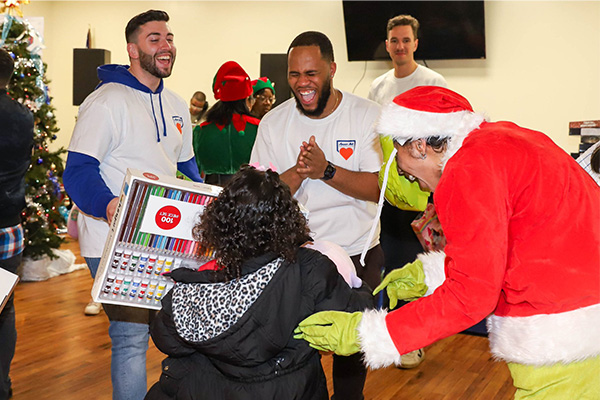 Justin Williams volunteering